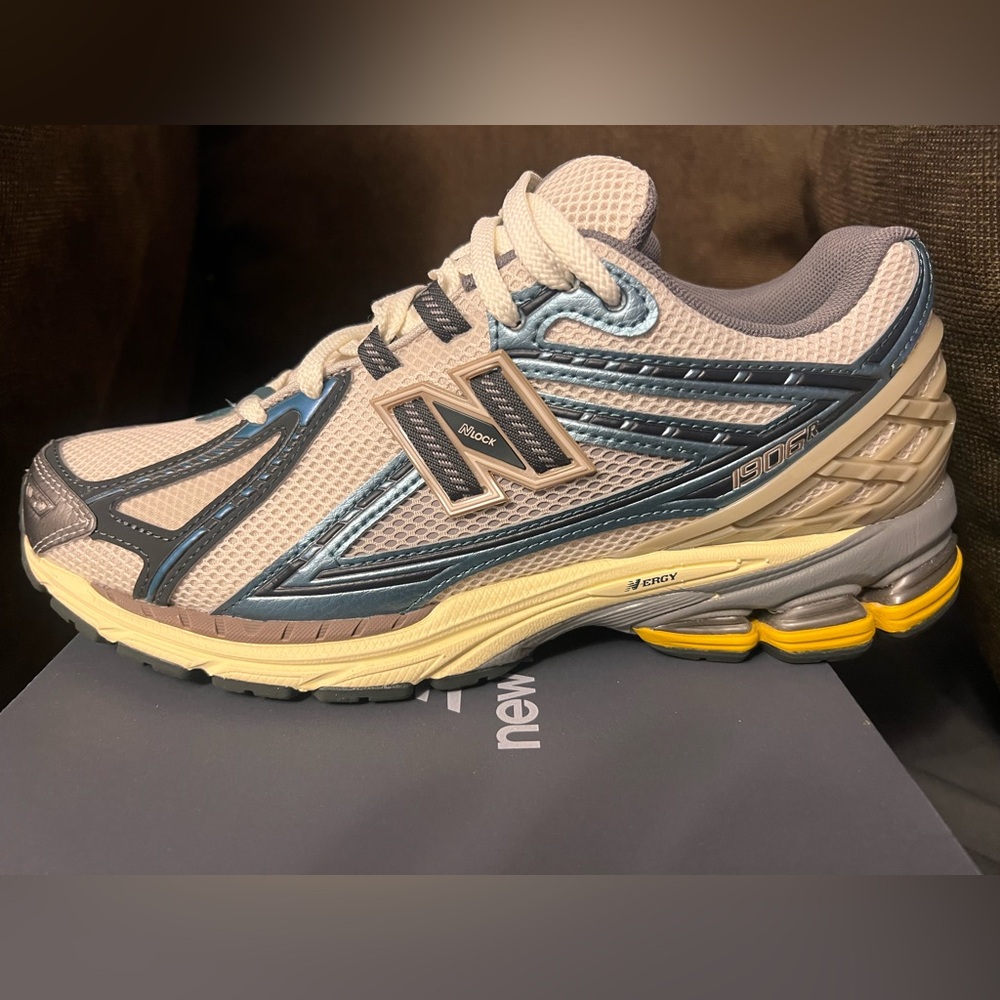 New Balance 1906R